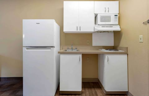 Fridge, microwave, stovetop