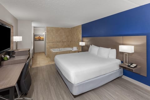 Superior Room, 1 King Bed, Non Smoking | Jetted tub