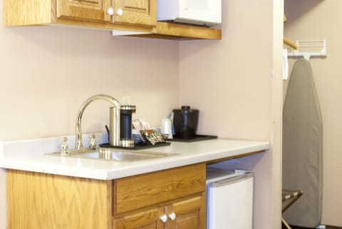 Suite, 1 Bedroom, Non Smoking | Hypo-allergenic bedding, pillowtop beds, desk, iron/ironing board