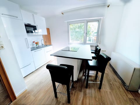 City Apartment, 2 Bedrooms, Non Smoking | Private kitchen | Full-size fridge, microwave, stovetop, dishwasher