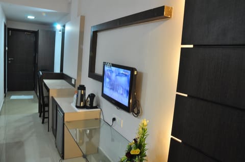 Executive Double Room | In-room safe, desk, iron/ironing board, individually decorated
