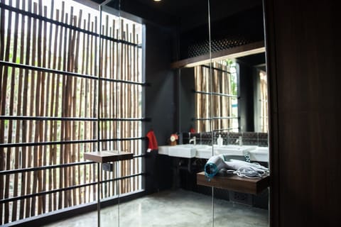 Twin Bunk Bed | Bathroom | Shower, rainfall showerhead, hair dryer, bidet