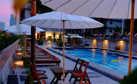 Outdoor pool, sun loungers