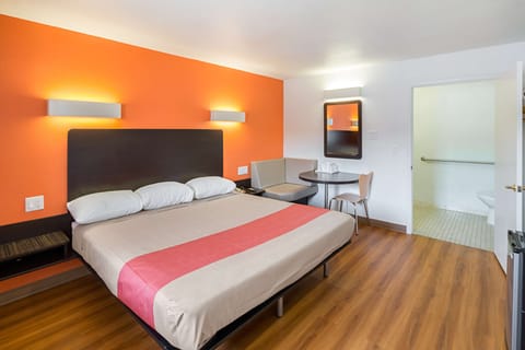 Free cribs/infant beds, free WiFi, bed sheets