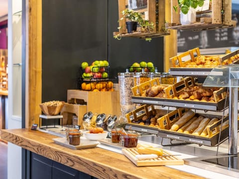 Daily continental breakfast (GBP 12.0 per person)