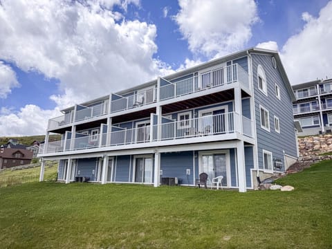 Charming multi-level lakeside retreat with private balconies and scenic views, perfect for relaxing escapes.