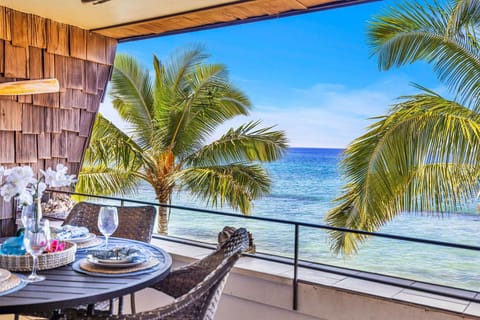 Oceanfront Lanai Perfection! Savor breathtaking, unobstructed Pacific views from your private balcony. Dine al fresco under swaying palms. The ultimate beachfront experience!