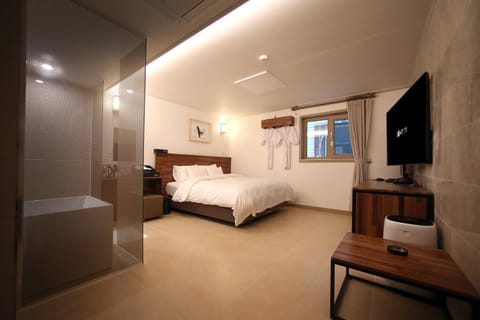 Premium bedding, down comforters, desk, laptop workspace