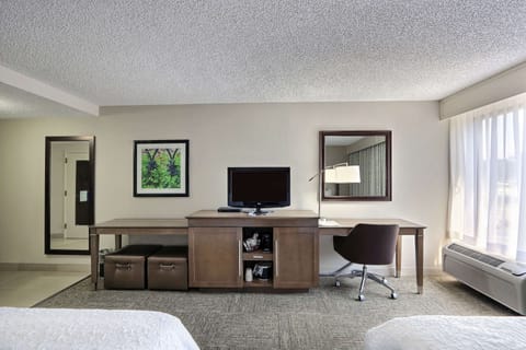 Desk, iron/ironing board, Internet, bed sheets