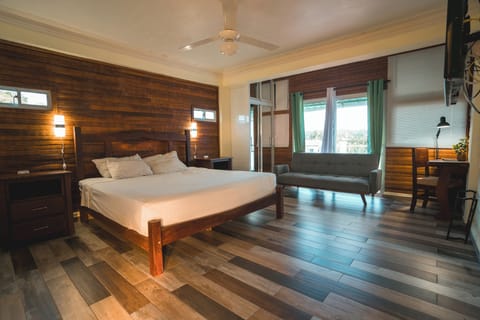 Superior Room, 1 King Bed | In-room safe, desk, laptop workspace, blackout drapes
