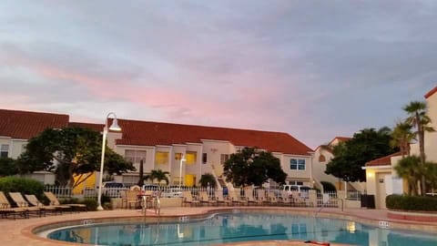 Paradise in St. Petersburg