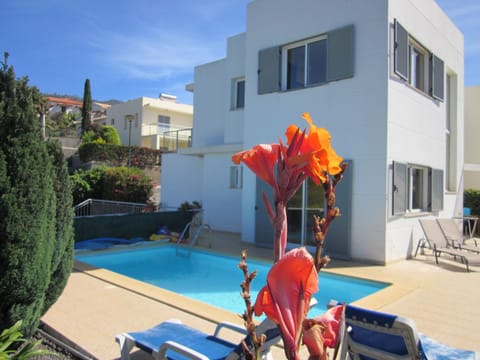 CASA IVA with private pool and fantastic sea-views !
