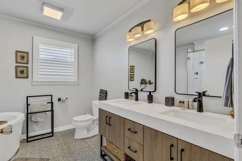 Newly- upgraded bathroom:  double vanity, rain shower & whirlpool tub!
