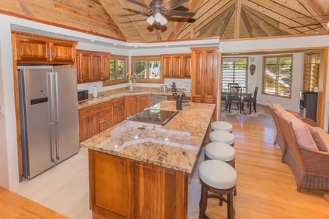 House, 6 Bedrooms | Private kitchen | Coffee/tea maker, fridge, microwave, dishwasher