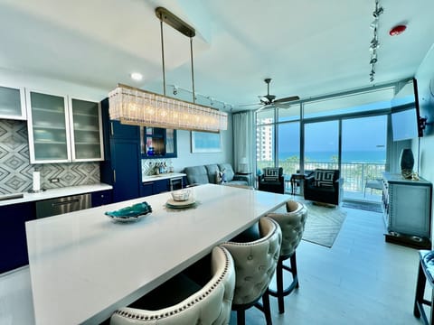 GOURMET KITCHEN