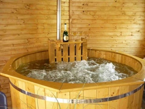 Indoor spa tub