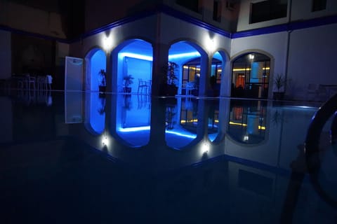 Outdoor pool, pool umbrellas, sun loungers