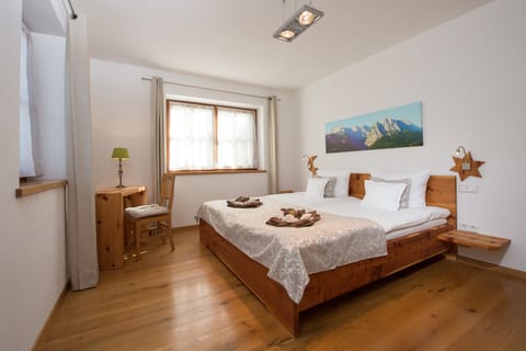 Apartment, 1 Bedroom, Kitchen, Garden View | 1 bedroom, desk, free cribs/infant beds, free WiFi