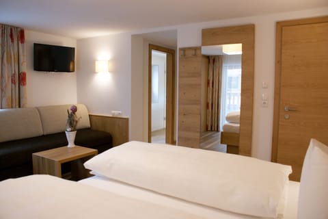 Apartment, 2 Bedrooms, Balcony | 2 bedrooms, soundproofing, free WiFi, bed sheets