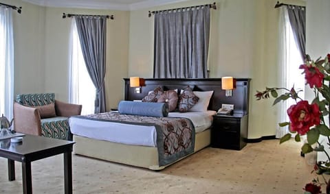 Suite | Living area | Plasma TV