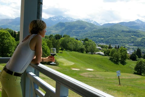 Premium Room, 1 Queen Bed, Balcony, Mountain View | Terrace/patio