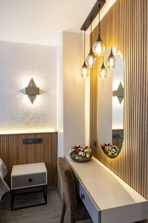 Standard Double Room | Minibar, in-room safe, desk, soundproofing