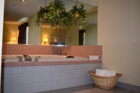 Suite, Non Smoking | Jetted tub