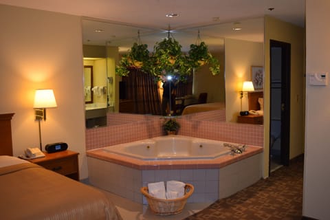 Suite, Non Smoking | Jetted tub