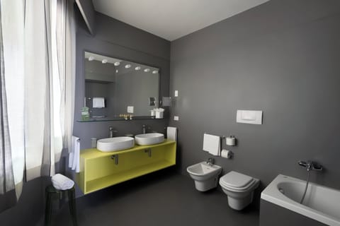 Deluxe Double Room | Bathroom | Hair dryer, bathrobes, slippers, bidet