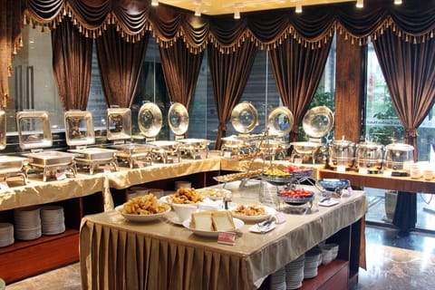 Daily buffet breakfast for a fee
