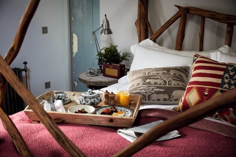 Luxury Suite, Terrace | Minibar, individually decorated, individually furnished, soundproofing