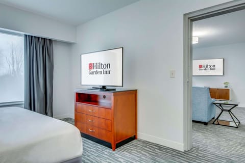 Suite, Accessible | Premium bedding, desk, laptop workspace, iron/ironing board