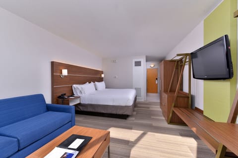 Premium bedding, down comforters, desk, laptop workspace