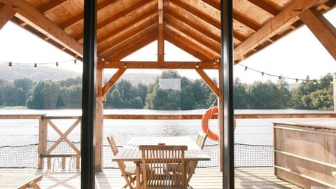 Superior Cabin (Cabane sur l’eau avec Spa) | Terrace/patio