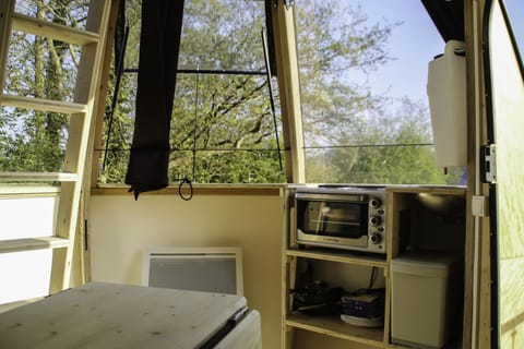 Tree House, 1 Bedroom | In-room dining