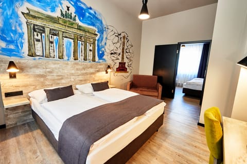 Triple Room | Desk, WiFi (free), individually furnished, bed sheets