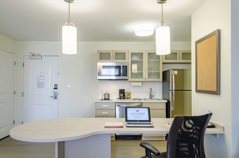 Suite, 1 Bedroom | In-room safe, individually furnished, desk, laptop workspace