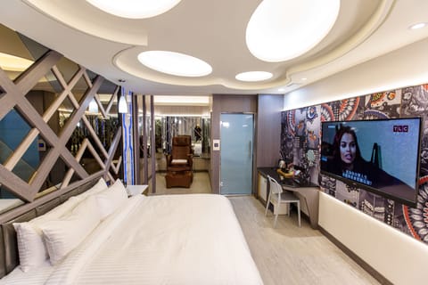 Deluxe Double Room | Living area | LCD TV