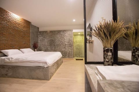 Deluxe Room with Balcony | Desk, blackout drapes, soundproofing, free WiFi