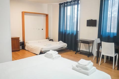 Comfort Quadruple Room | Blackout drapes, free WiFi, bed sheets