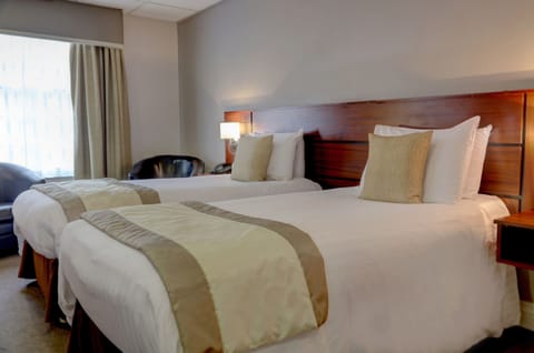 Standard Room, 2 Twin Beds, Non Smoking | In-room safe, desk, iron/ironing board, free cribs/infant beds