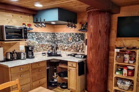 Free coffees, teas, hot chocolate, popcorn, quick breakfast items, treats & more