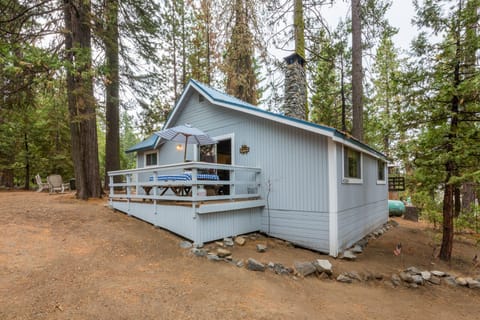 Welcome to our beautiful Shaver Lake Cabin in the West Village!
