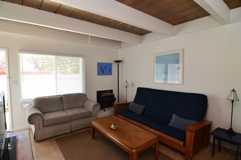 Charming living space with fold-out futon
- for relaxing after fun in the sun!