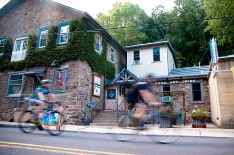 In a 19th C Stone Factory & near cycling paths, dining,  lake park and galleries