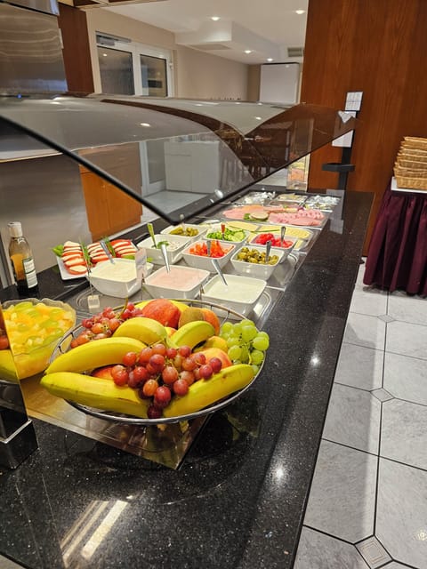Daily buffet breakfast for a fee