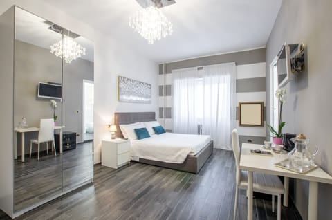 Quadruple Room | In-room safe, desk, free WiFi, bed sheets