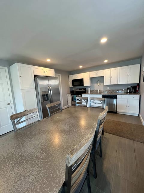 Dining Area & Kitchen