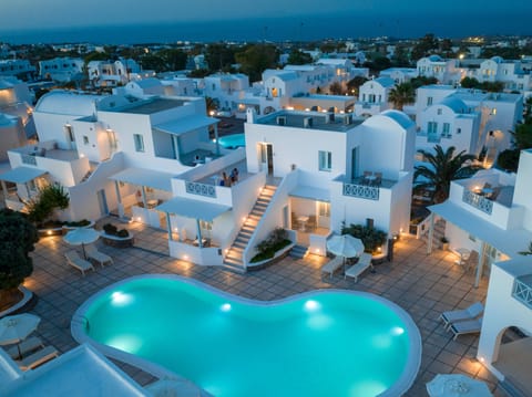 6 outdoor pools, pool umbrellas, sun loungers