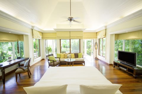 Minibar, in-room safe, desk, soundproofing